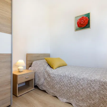 빌라 Ivetta For 10 People Near With Sea View & Children Playground