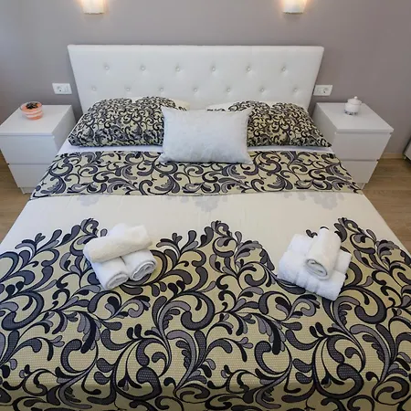 빌라 Ivetta For 10 People Near With Sea View & Children Playground *