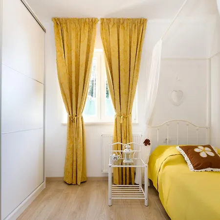 Ivetta For 10 People Near With Sea View & Children Playground * Abbazia