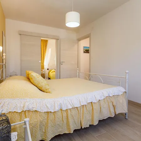 Ivetta For 10 People Near With Sea View & Children Playground Villa Abbazia