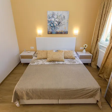 Ivetta For 10 People Near With Sea View & Children Playground Abbazia