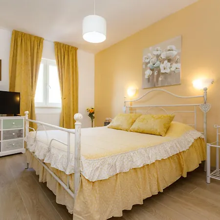 빌라 Ivetta For 10 People Near With Sea View & Children Playground *
