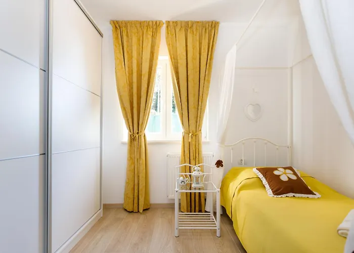 Ivetta For 10 People Near With Sea View & Children Playground * 오파티아