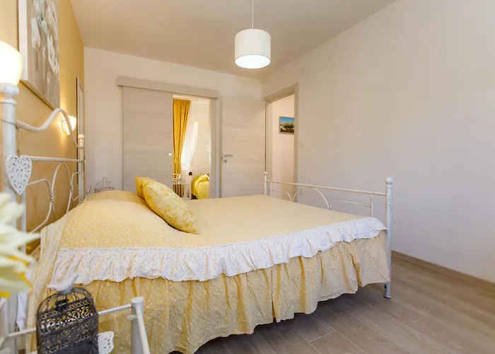 Ivetta For 10 People Near With Sea View & Children Playground 빌라 오파티아