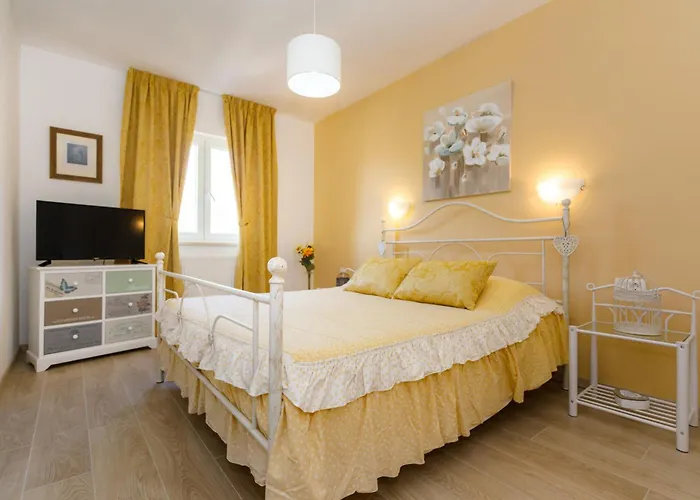 빌라 Ivetta For 10 People Near With Sea View & Children Playground *