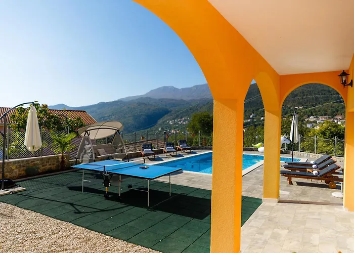 빌라 Ivetta For 10 People Near With Sea View & Children Playground