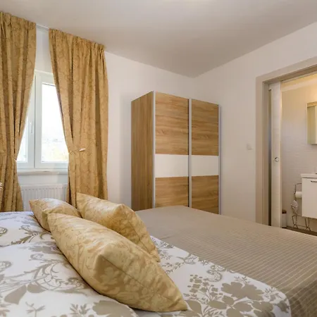 Ivetta For 10 People Near With Sea View & Children Playground Vila