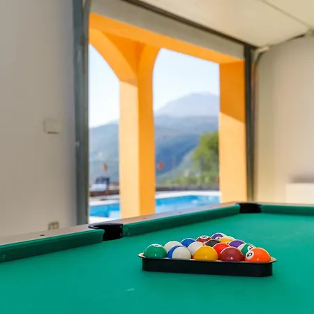 Ivetta For 10 People Near With Sea View & Children Playground 오파티아