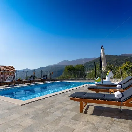 Ivetta For 10 People Near With Sea View & Children Playground * 오파티아