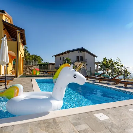 Villa Ivetta For 10 People Near With Sea View & Children Playground