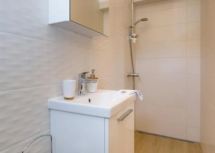 Villa Ivetta For 10 People Near With Sea View & Children Playground Abbázia