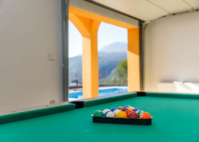 Ivetta For 10 People Near With Sea View & Children Playground Abbázia