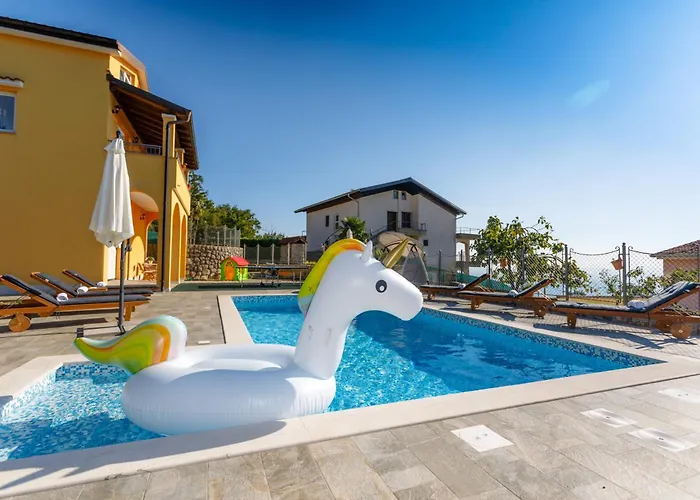 Villa Ivetta For 10 People Near With Sea View & Children Playground